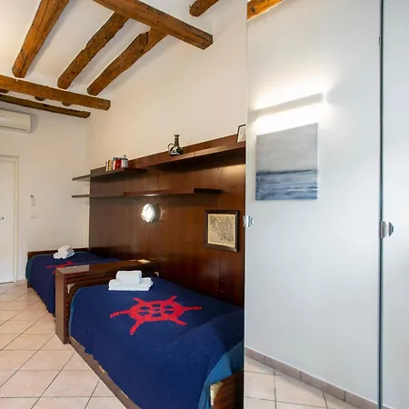 Sestiere Dorsoduro, A Due Passi Da Zattere *